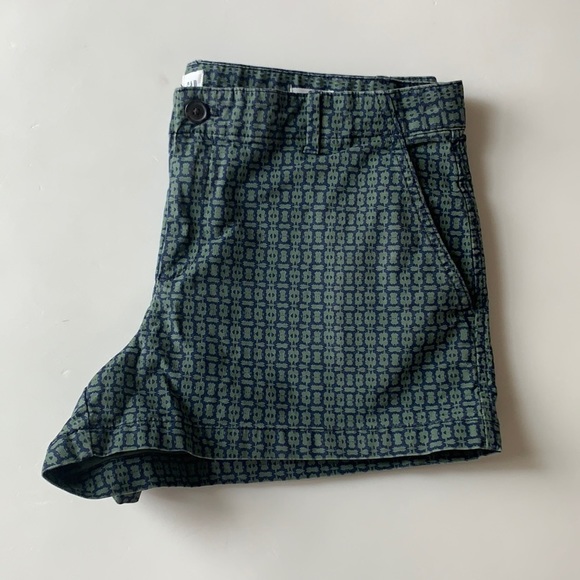 GAP Olive Patterned Summer Shorts - Picture 4 of 5
